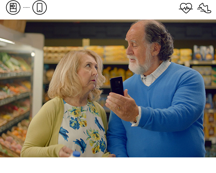 Built-in cameras allow you to see what's inside your Samsung Family Hub from your smartphone anytime, anywhere.